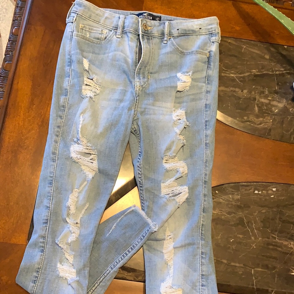 Hollister jeans size 27